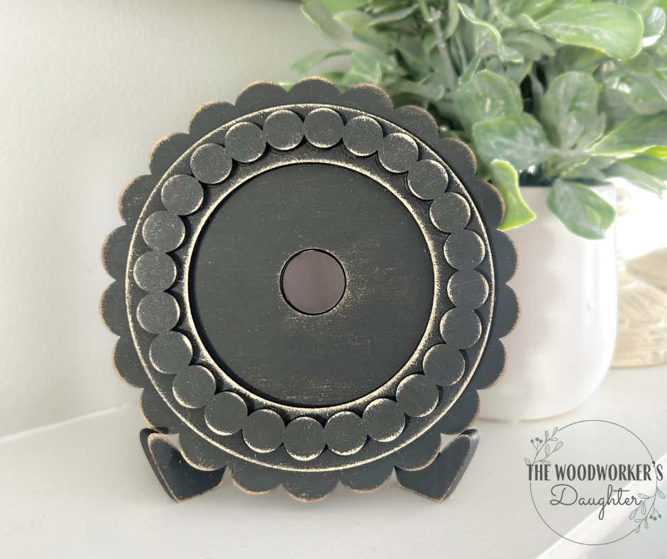 Interchangeable Scalloped Beaded Frame